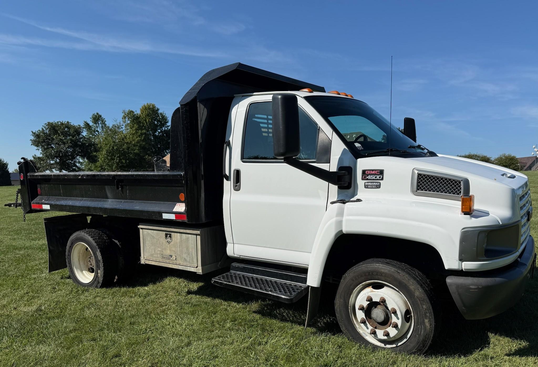 2006 GMC C4500 Dump Truck - image 4