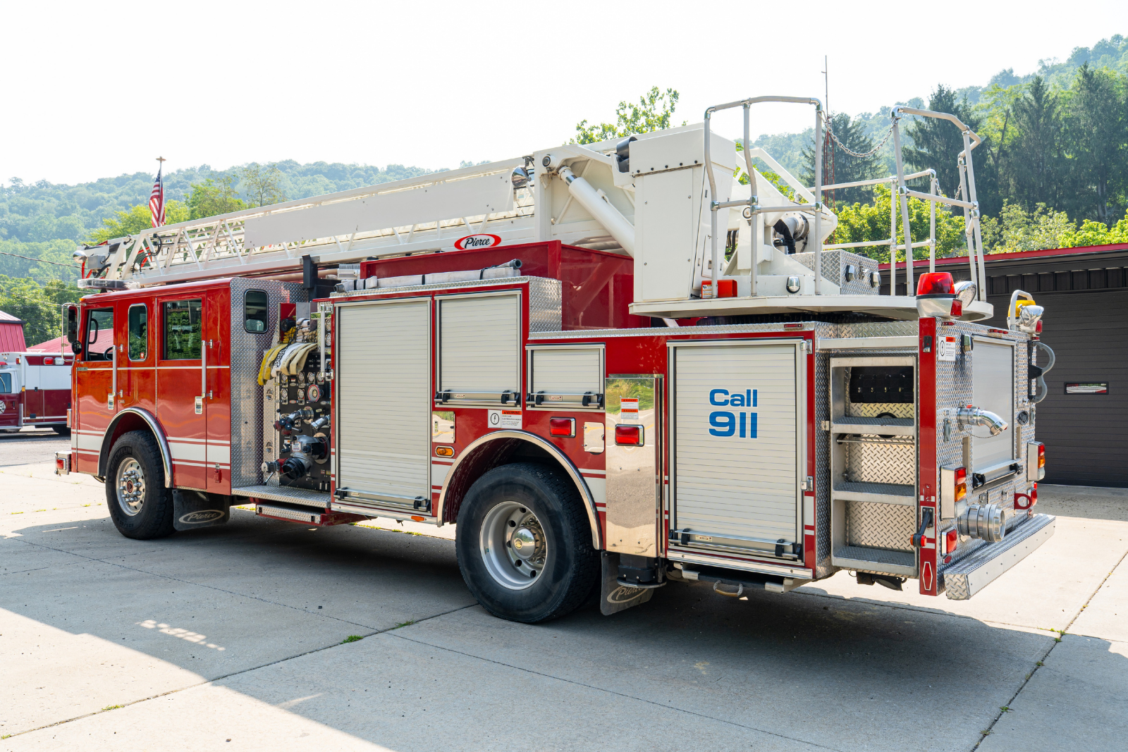 2007 Pierce Enforcer 75' Quint - image 19