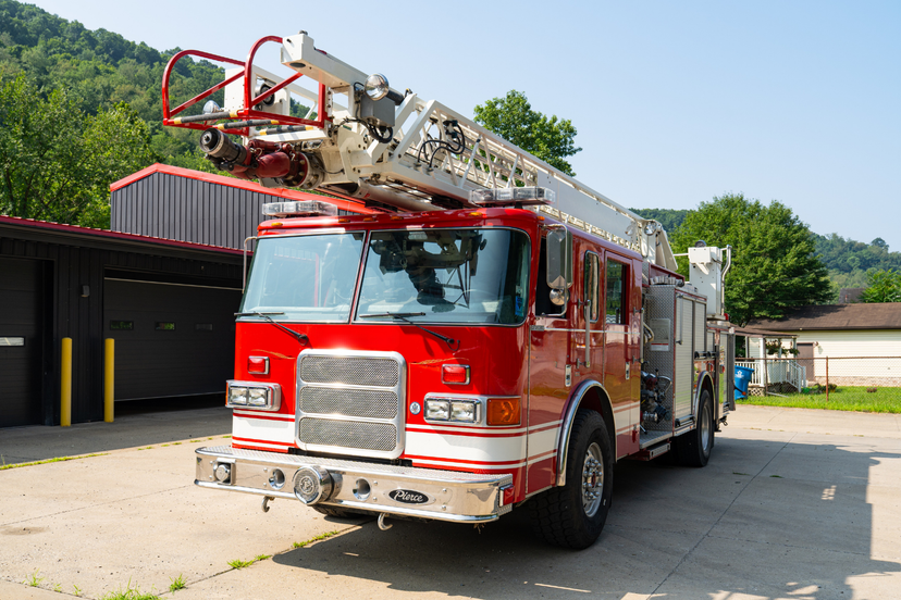 2007 Pierce Enforcer 75' Quint — photo 2