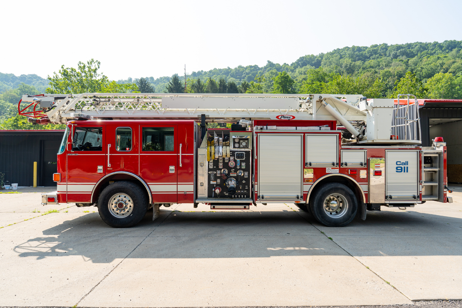 2007 Pierce Enforcer 75' Quint - image 18