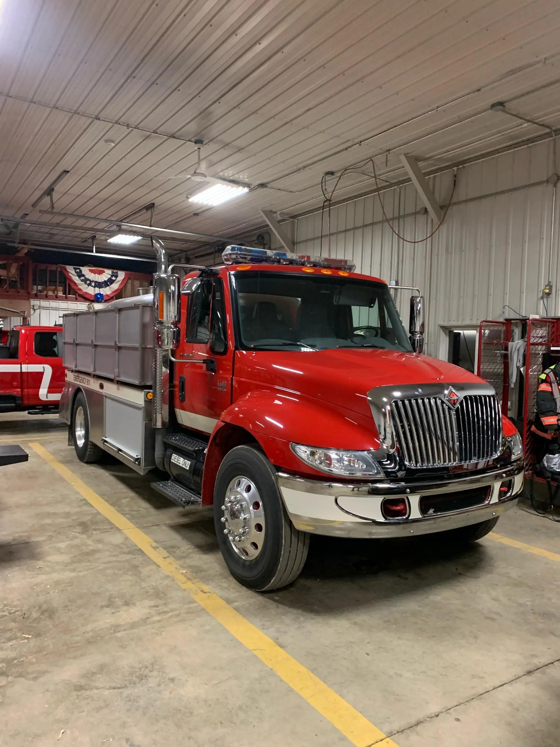 2002 International 4400 DT530 Tanker - image 1