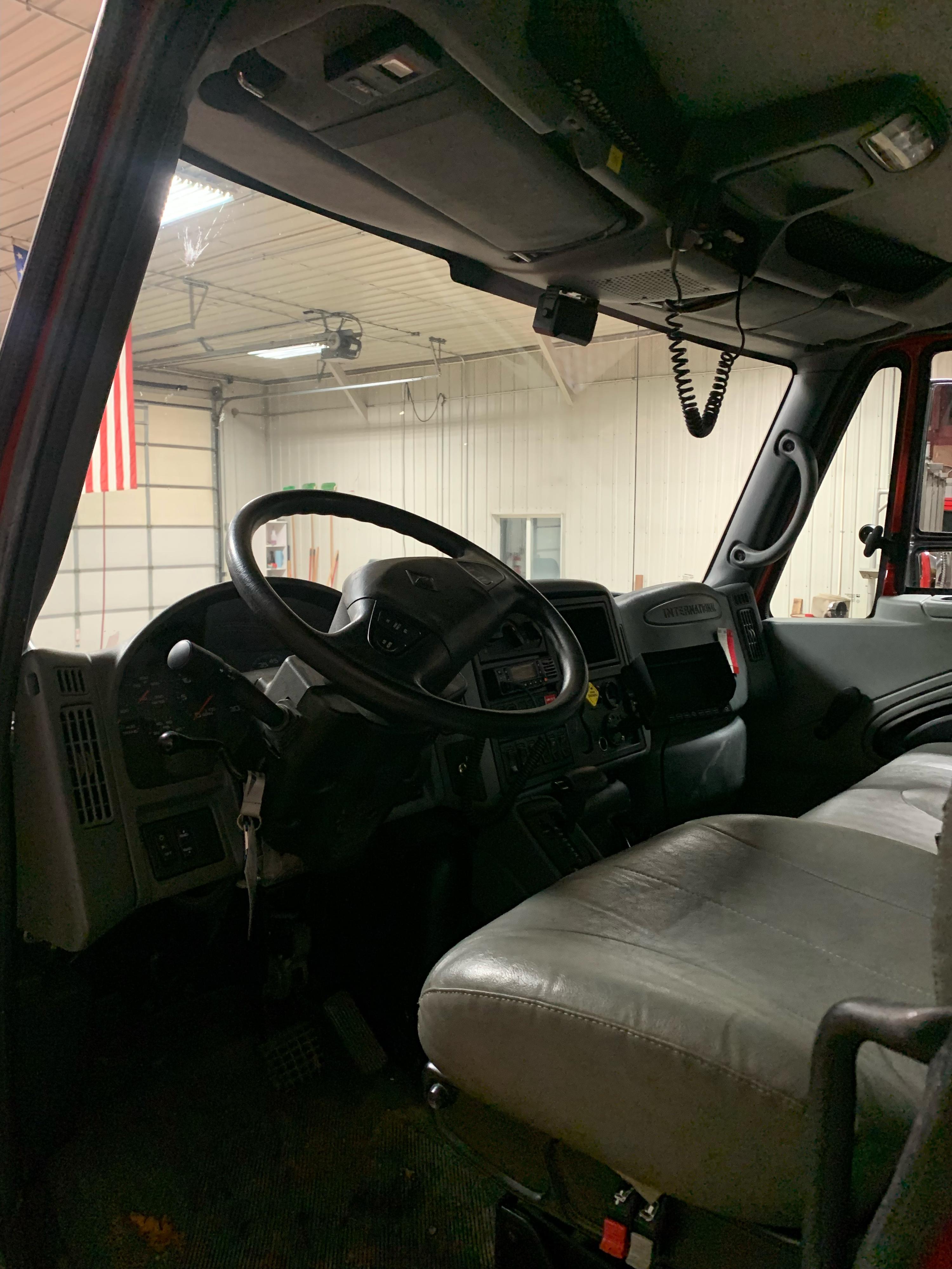 2002 International 4400 DT530 Tanker - image 8