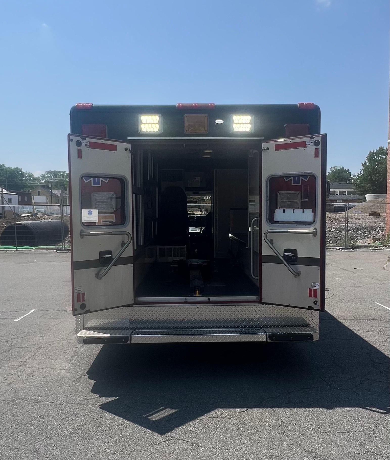 2015 Ford E450 Horton Type I - image 9
