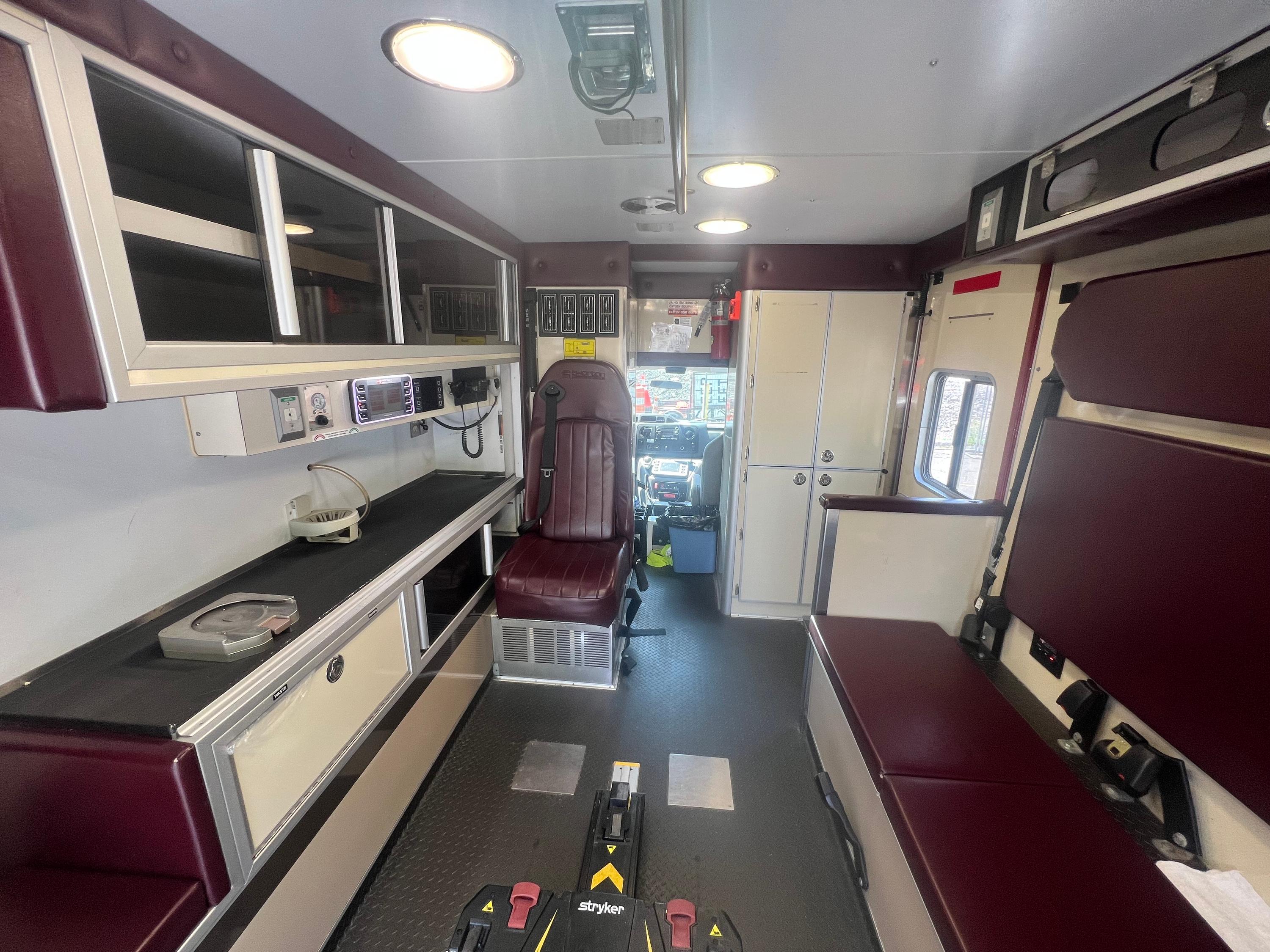 2015 Ford E450 Horton Type I - image 14