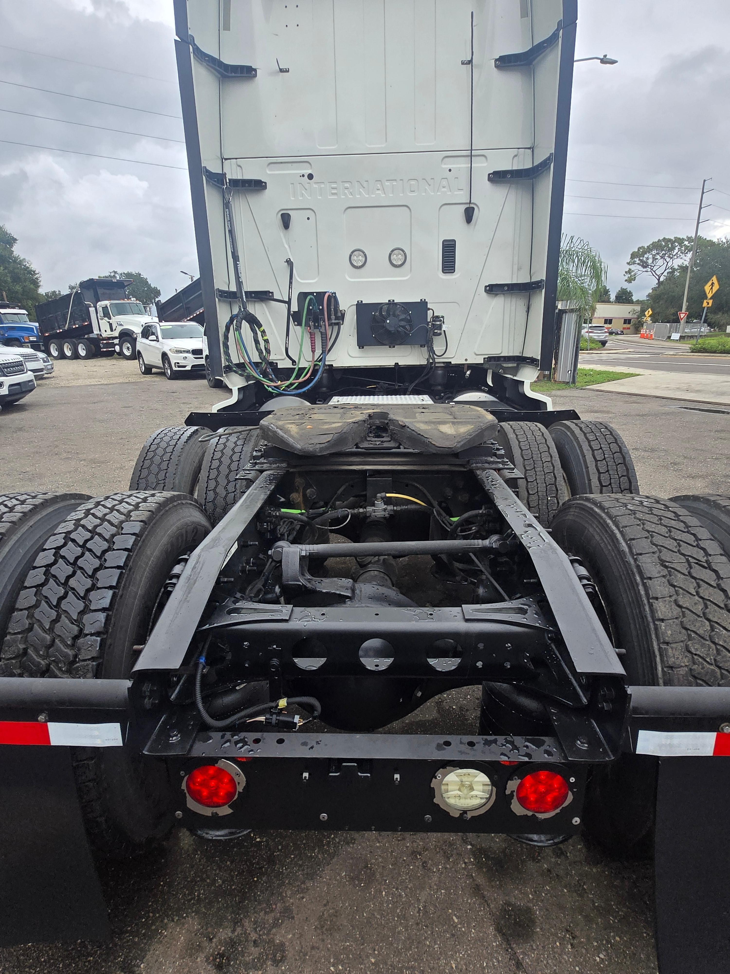 Semi-truck Sleeper - image 5