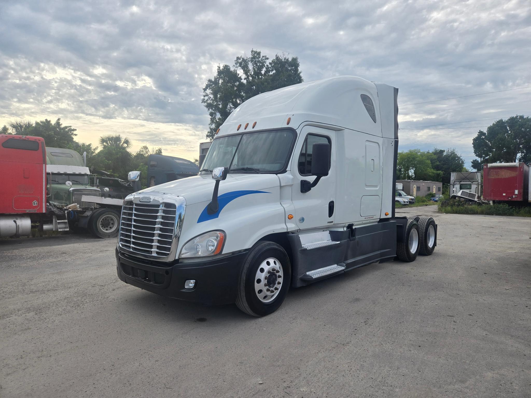 Semi-truck Sleeper - image 1