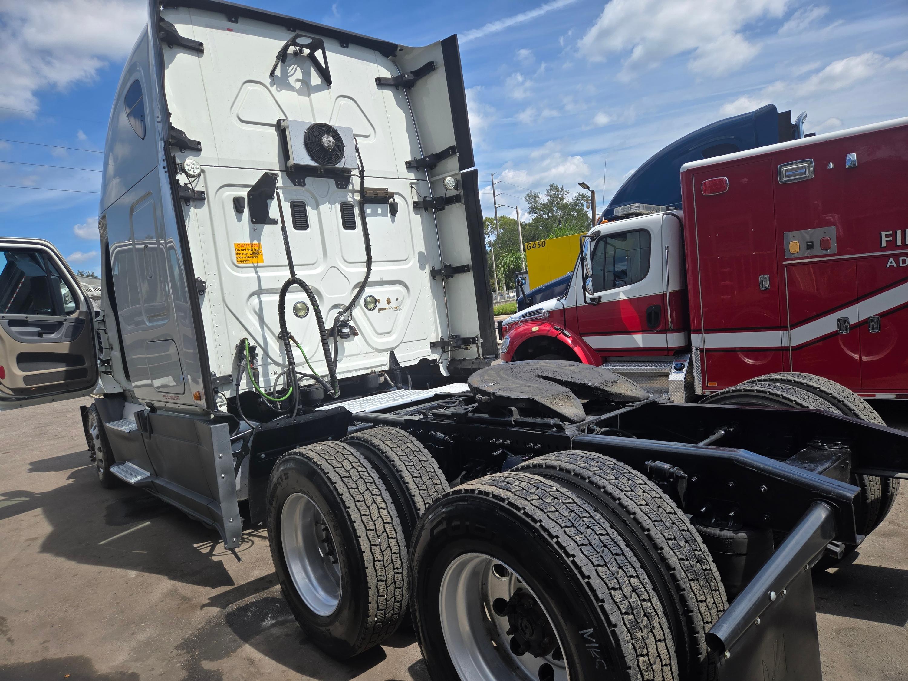 Semi-truck Sleeper - image 7