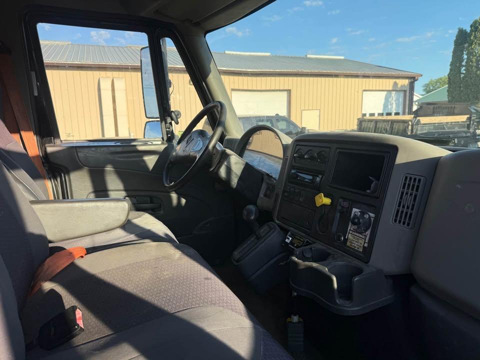 2015 International 4300 Dump Truck - image 2
