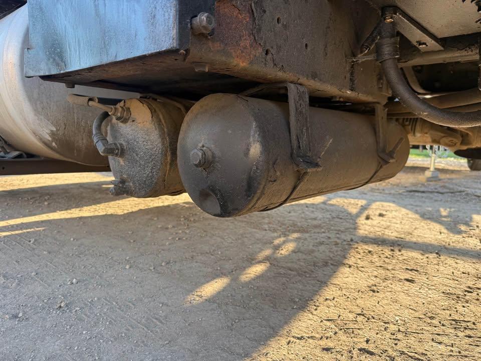 2015 International 4300 Dump Truck - image 4