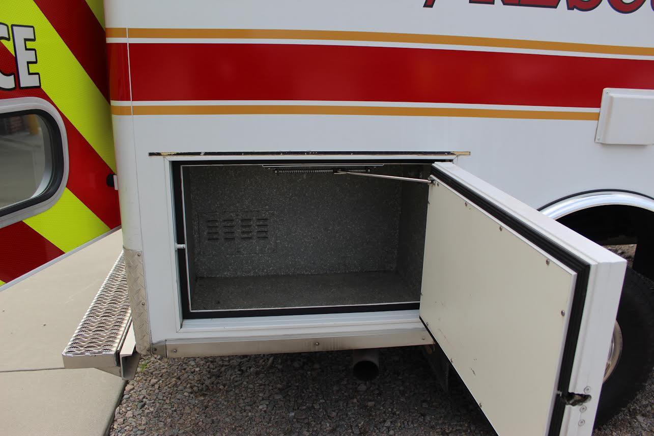 1993 Ford 4x4 Type I Ambulance - image 16