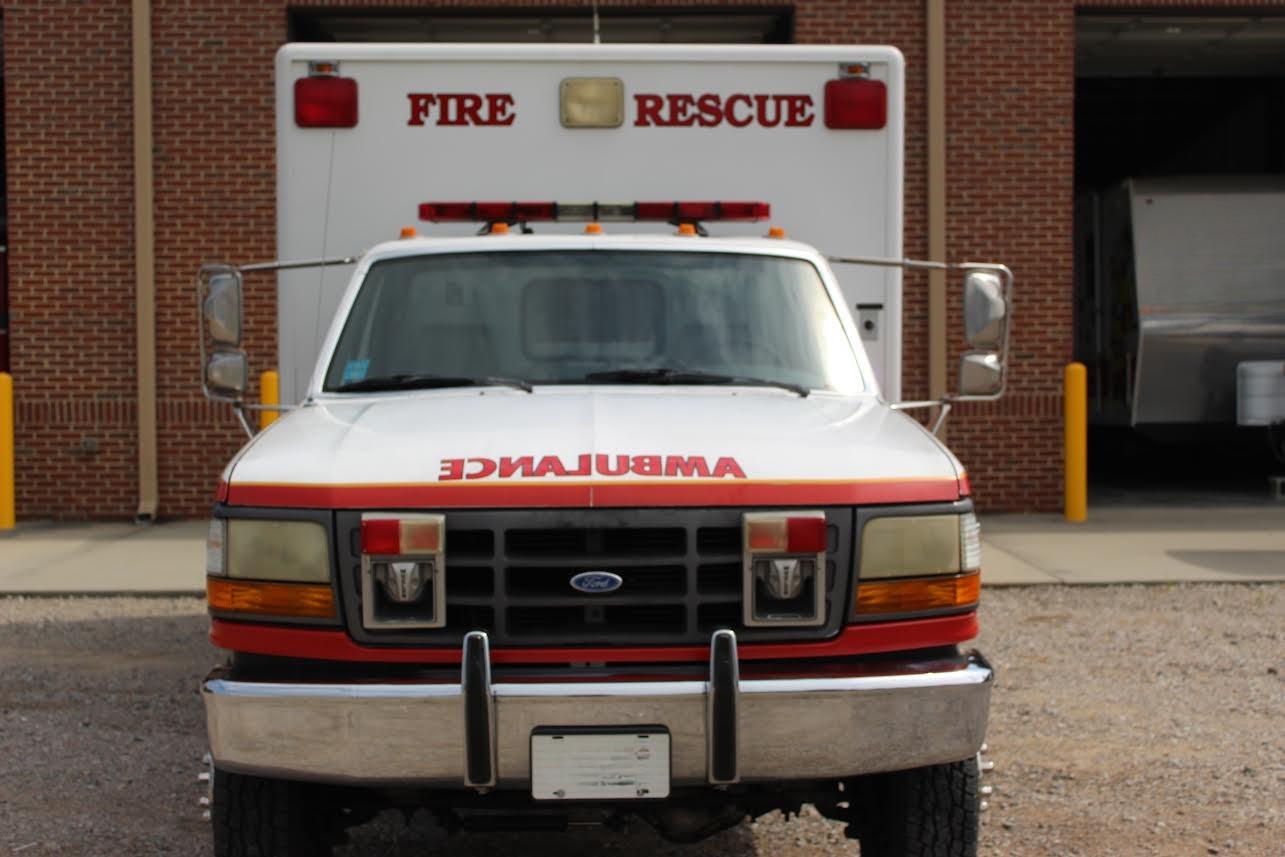 1993 Ford 4x4 Type I Ambulance - image 2