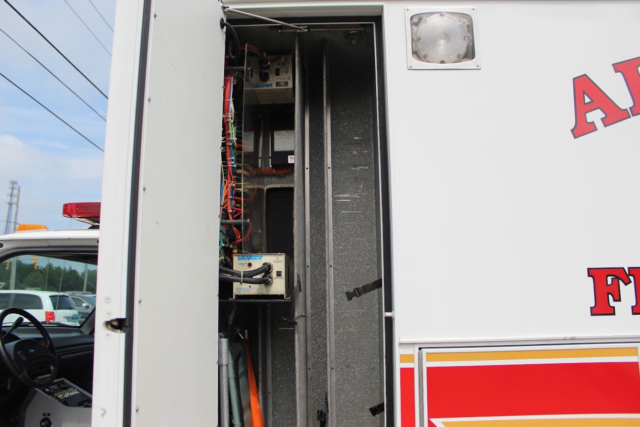 1993 Ford 4x4 Type I Ambulance - image 13