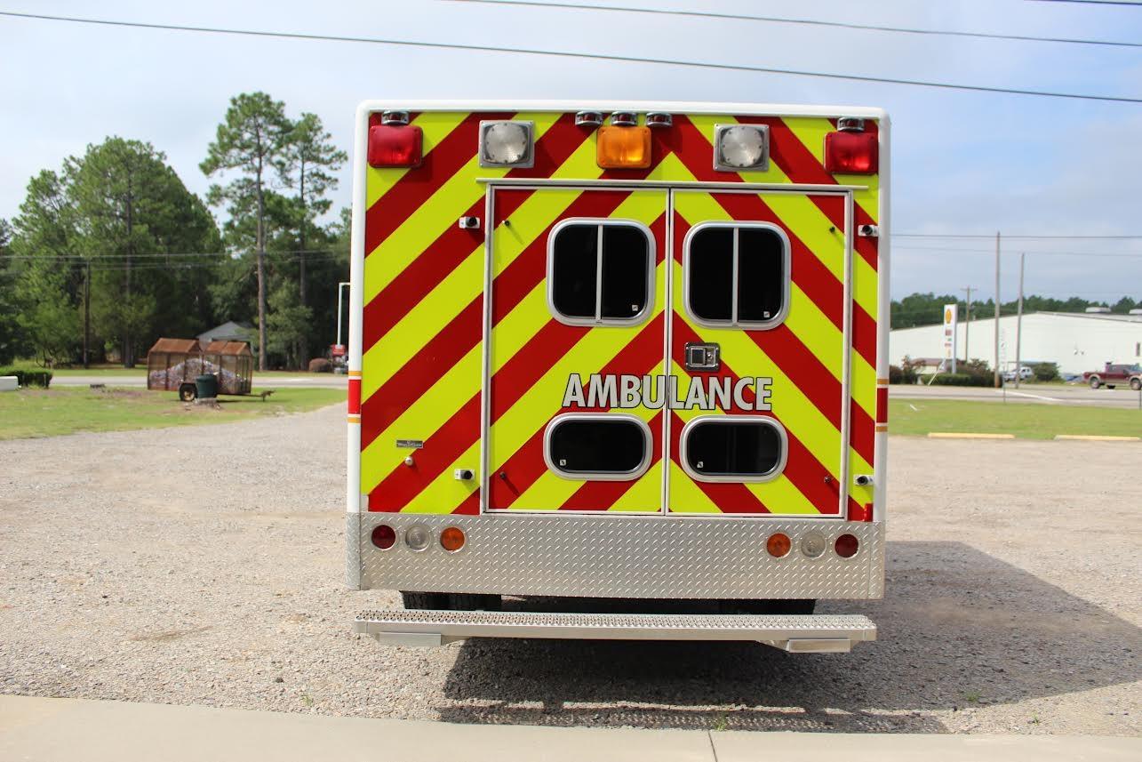 1993 Ford 4x4 Type I Ambulance - image 4
