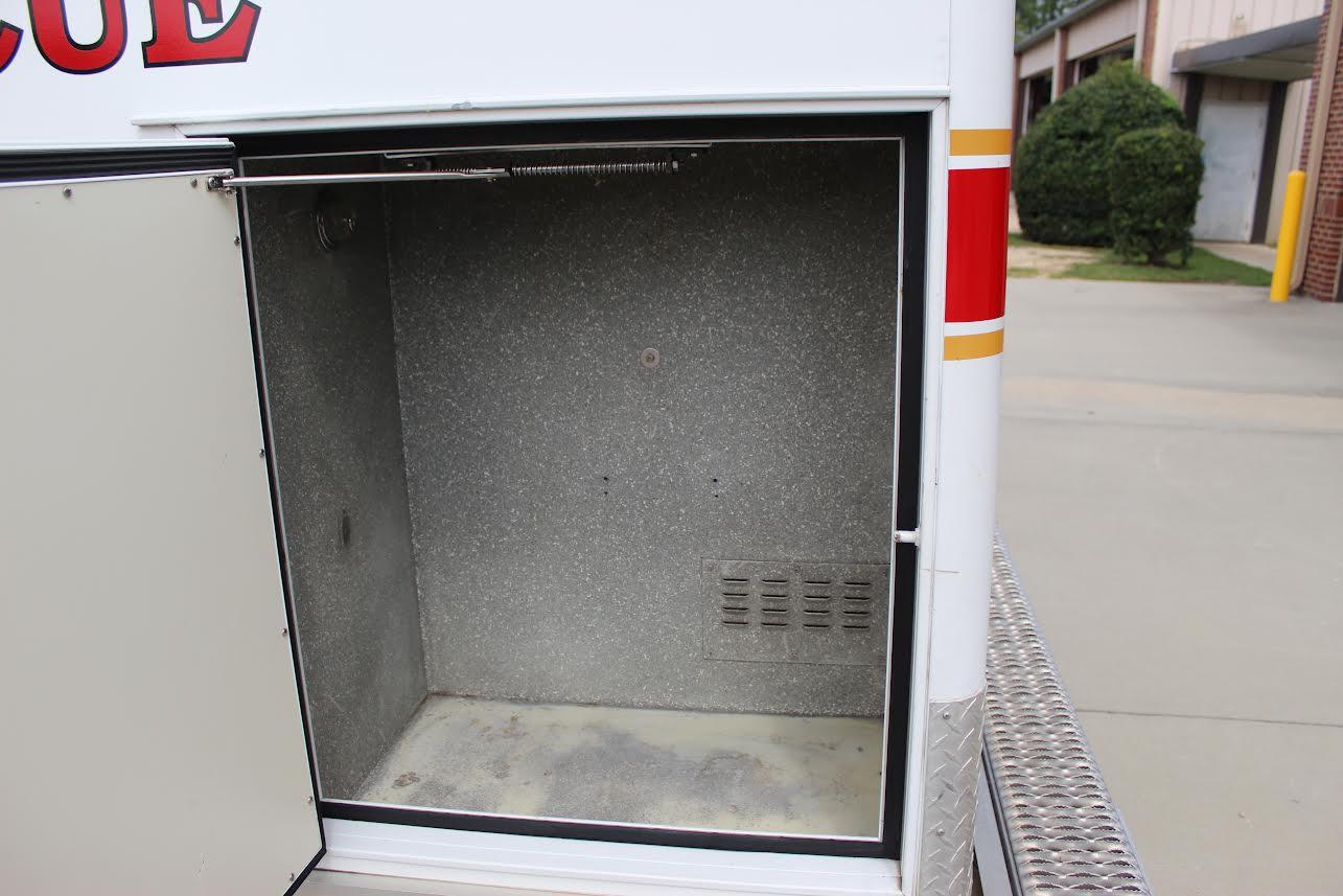 1993 Ford 4x4 Type I Ambulance - image 15