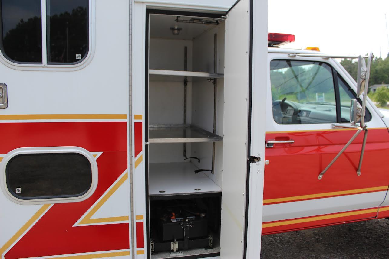 1993 Ford 4x4 Type I Ambulance - image 18