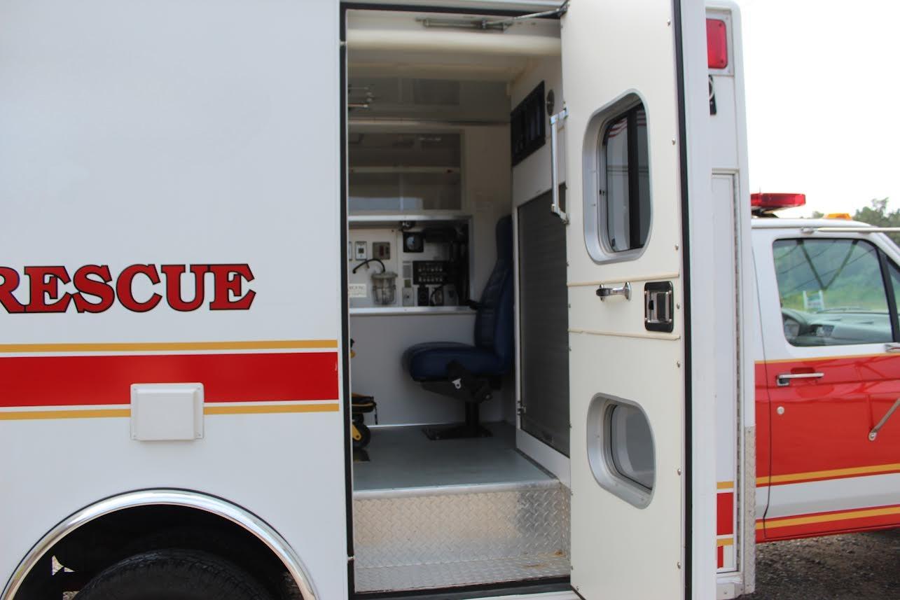 1993 Ford 4x4 Type I Ambulance - image 17