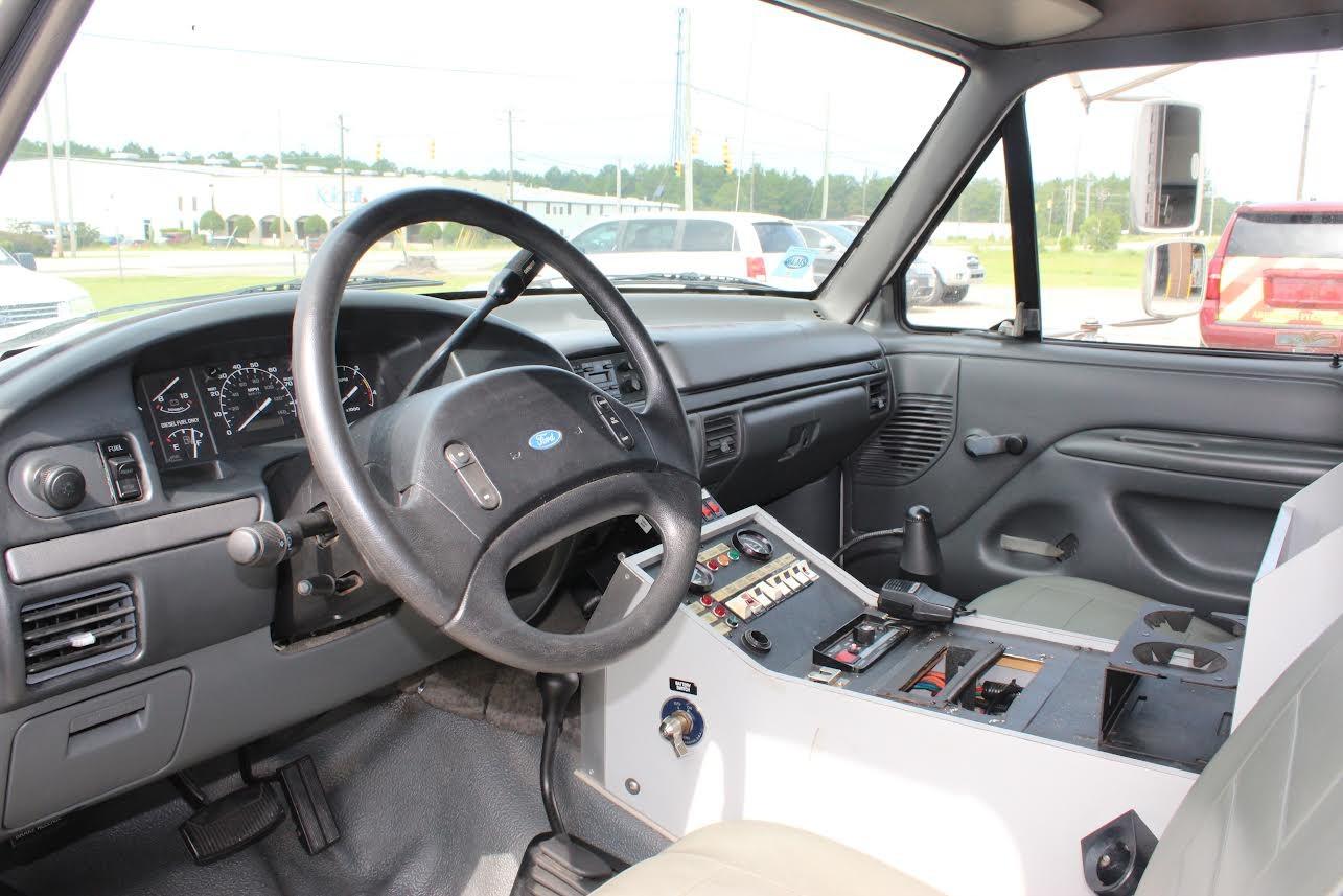 1993 Ford 4x4 Type I Ambulance - image 6