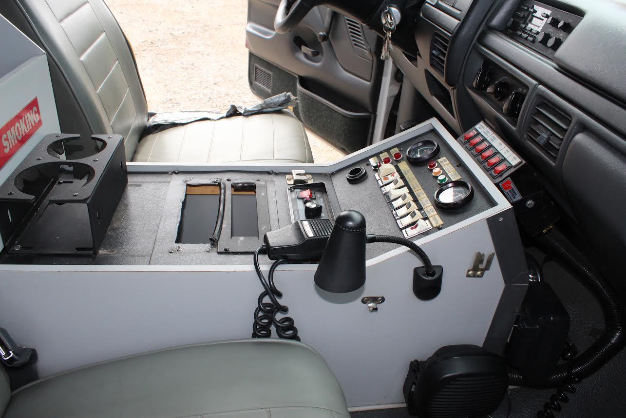 1993 Ford 4x4 Type I Ambulance - image 10