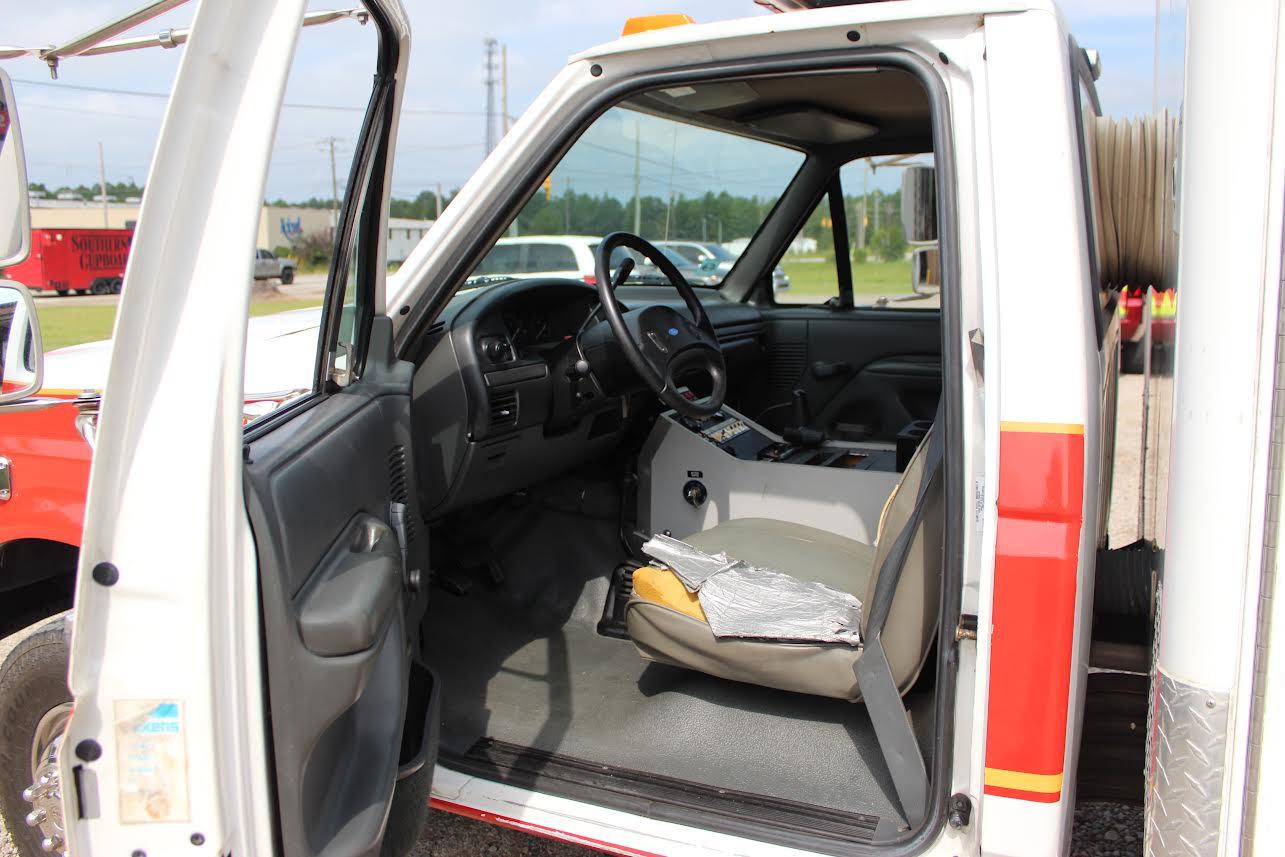 1993 Ford 4x4 Type I Ambulance - image 5