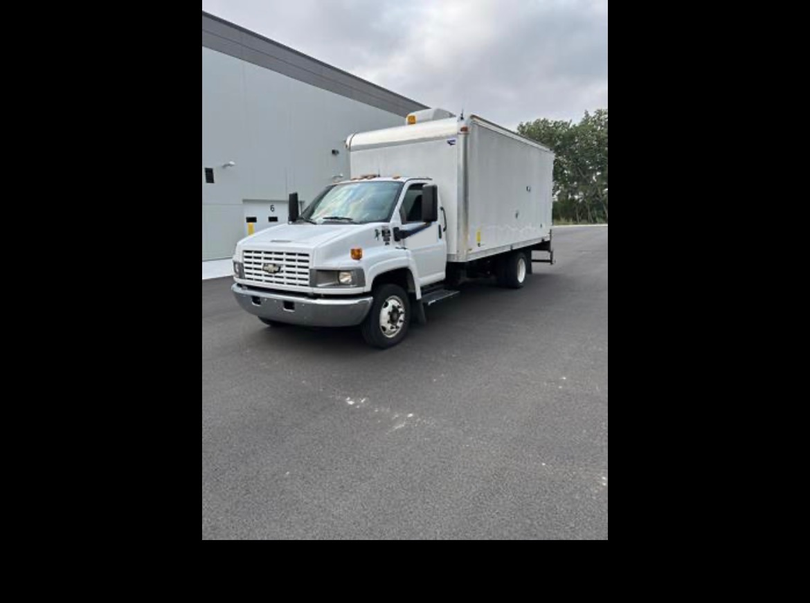 2005 Chevrolet 4500 Command Center - image 15