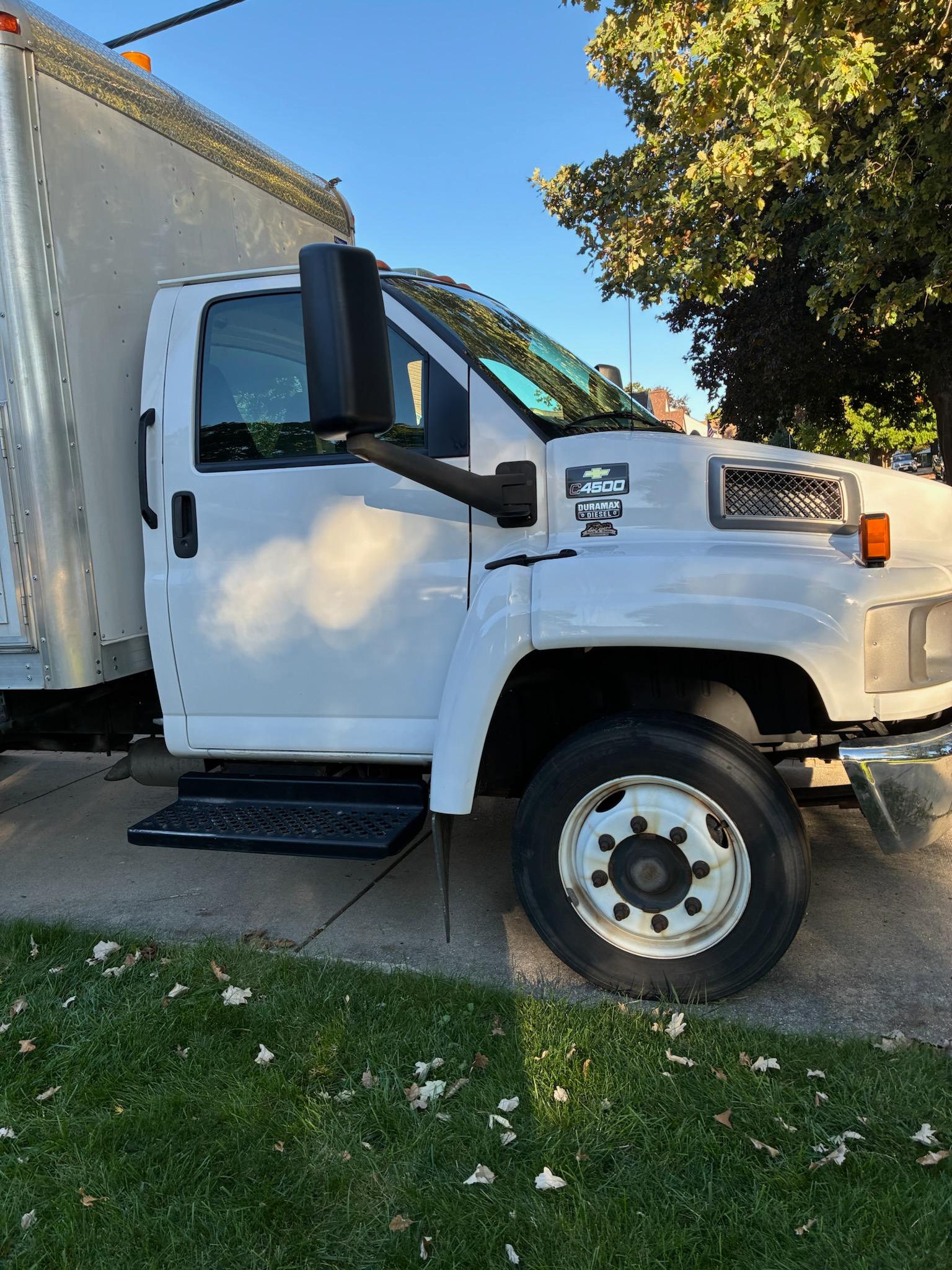 2005 Chevrolet 4500 Command Center - image 10