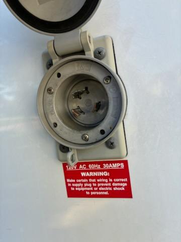 2005 Chevrolet 4500 Command Center - image 4