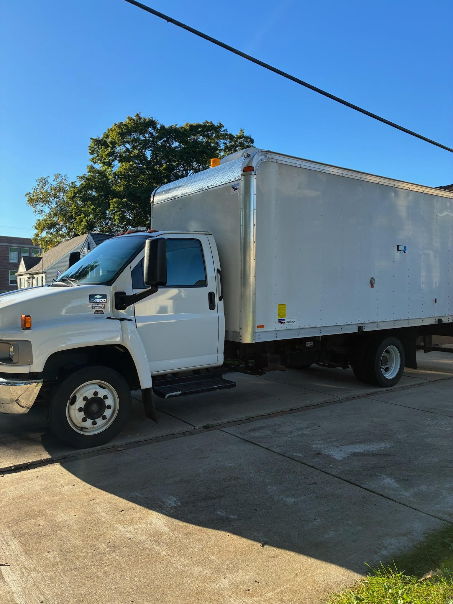 2005 Chevrolet 4500 Command Center - image 11