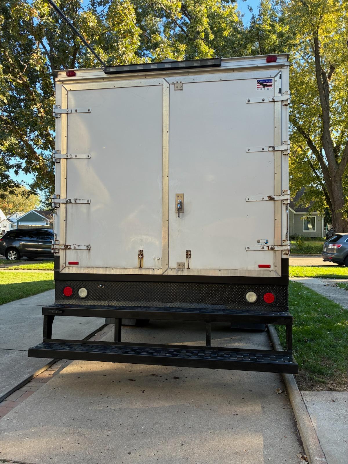 2005 Chevrolet 4500 Command Center - image 12