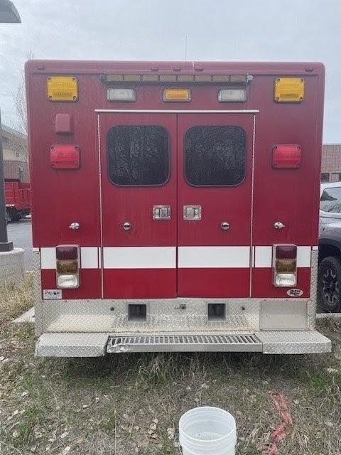 2007 Ford Ambulance - image 3