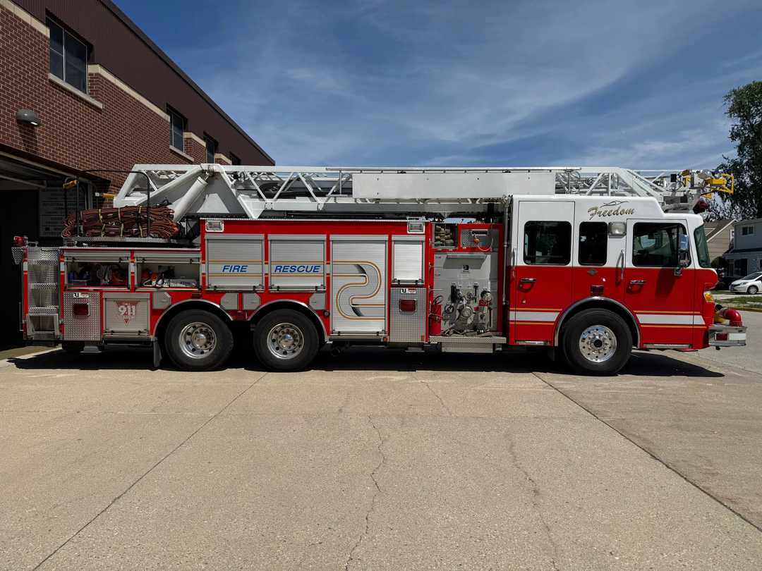 2007 Darley Spartan 100' Aerial