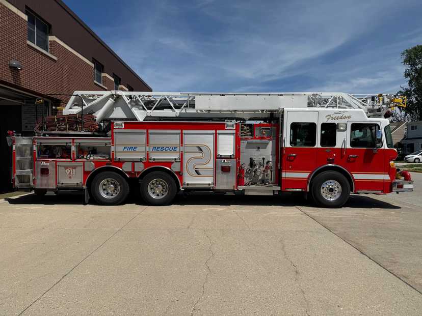 2007 Darley Spartan 100' Aerial
