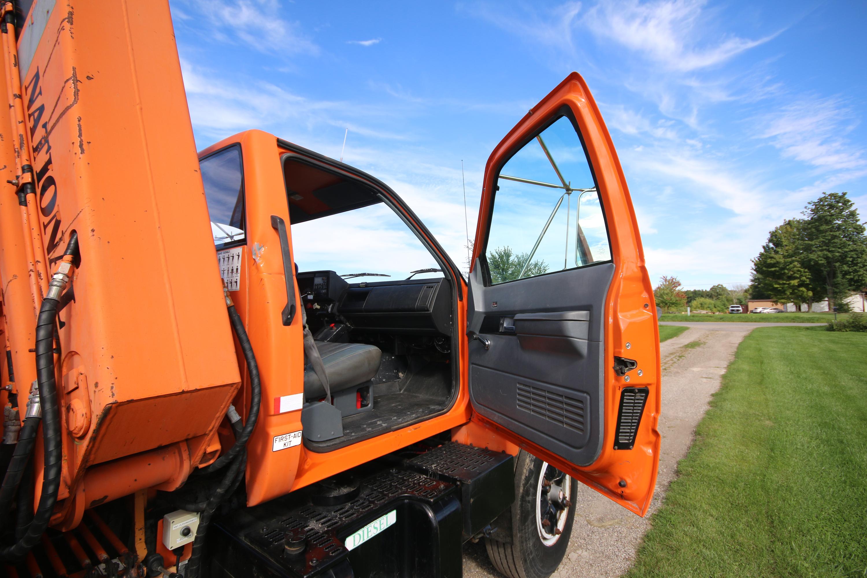 1991 GMC C7H042 TopKick Crane Truck - National N85 - image 9