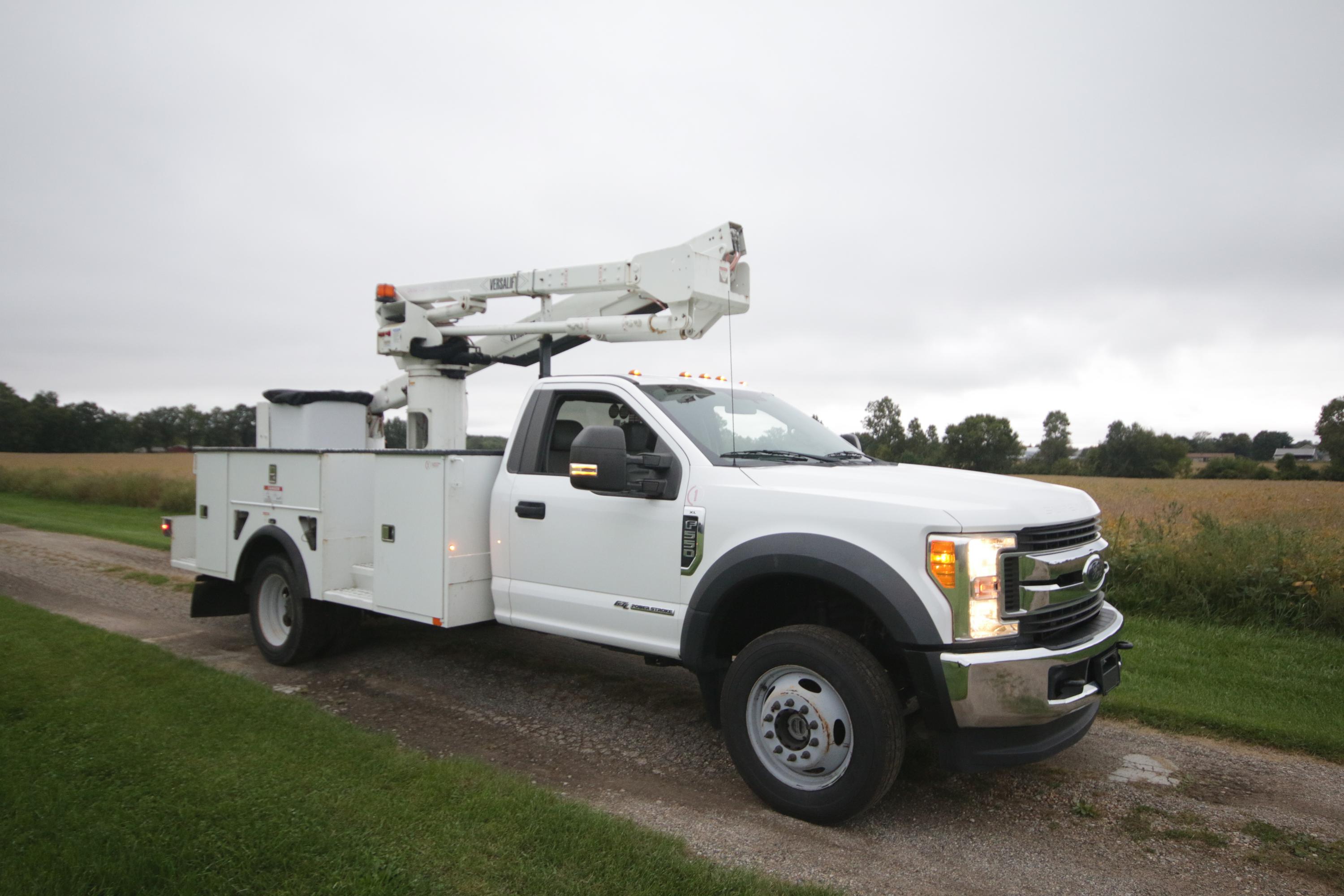 2017 Ford F-550 Super Duty with Versalift SST40EIH - image 2
