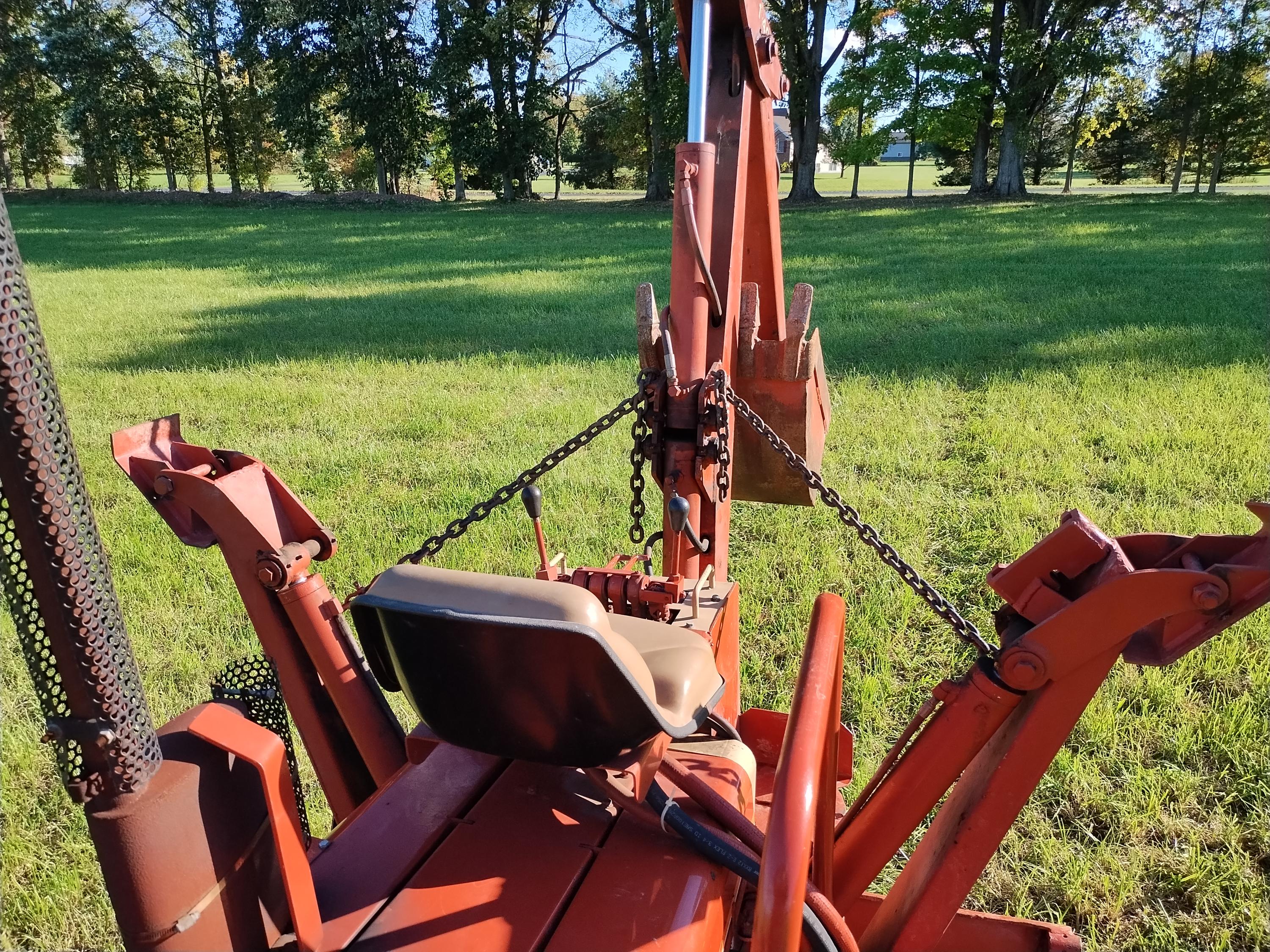 Ditch Witch 4010 Trencher Backhoe - image 11