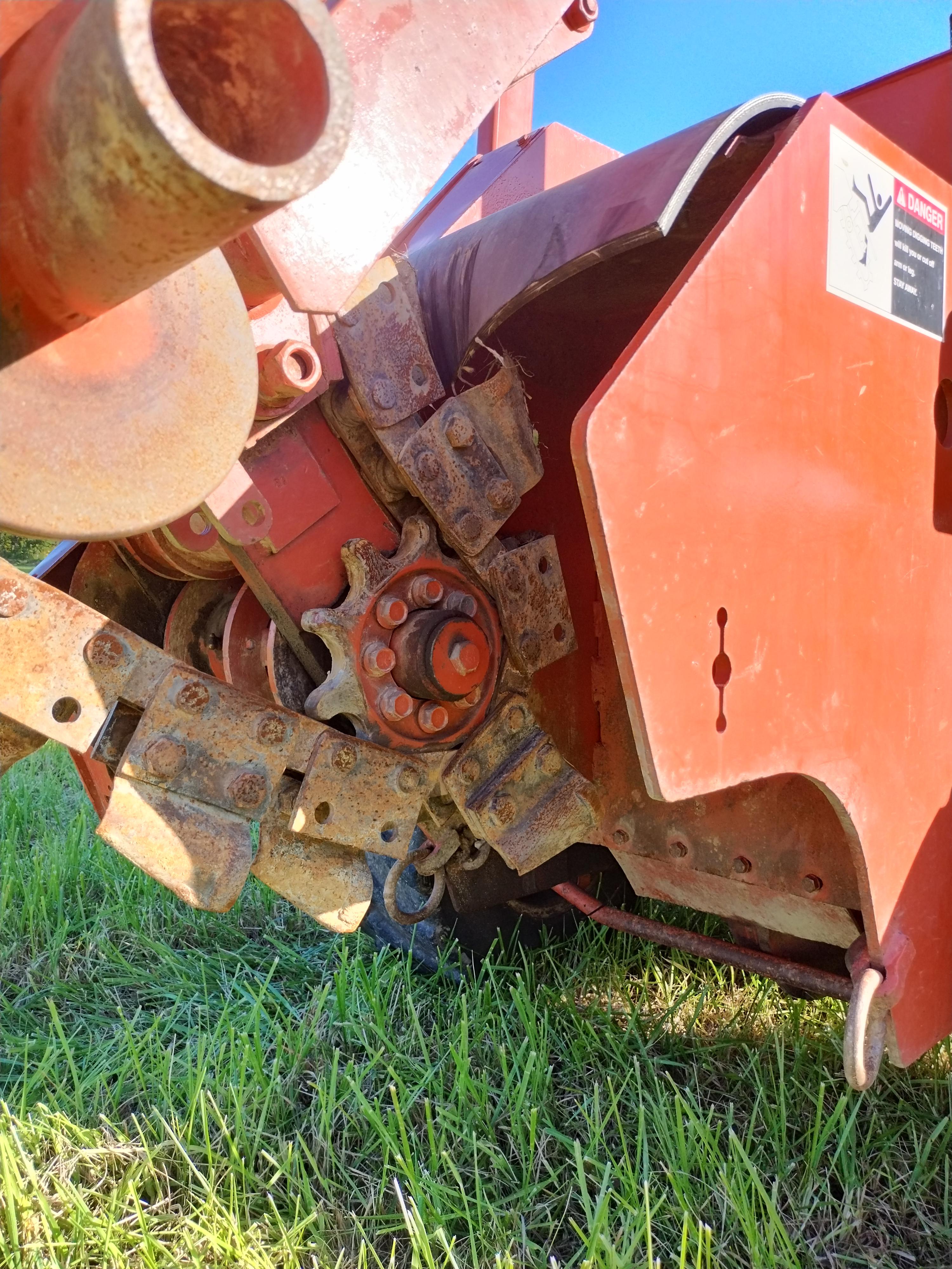 Ditch Witch 4010 Trencher Backhoe - image 16