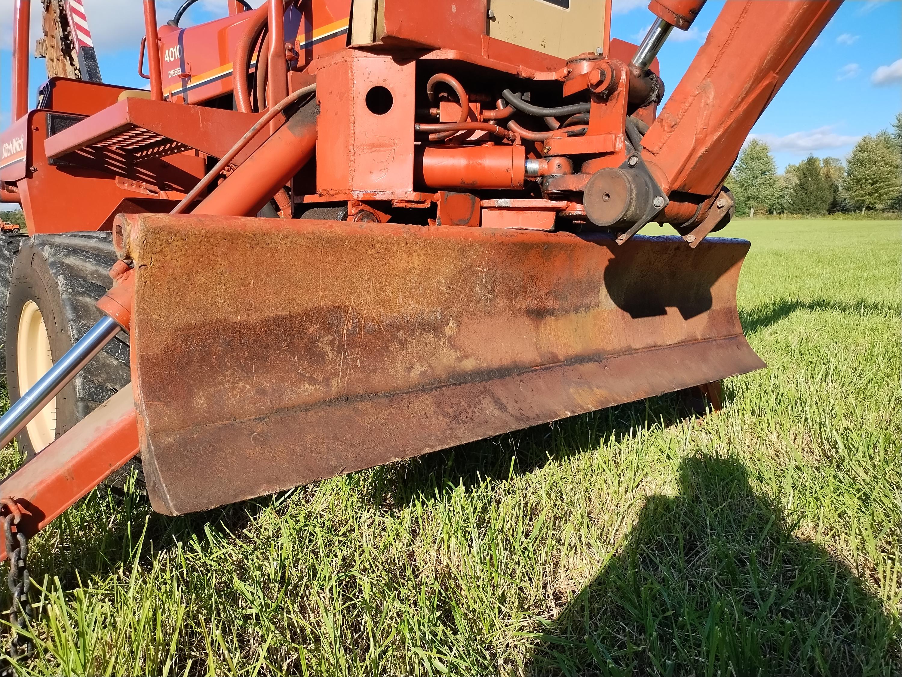 Ditch Witch 4010 Trencher Backhoe - image 14