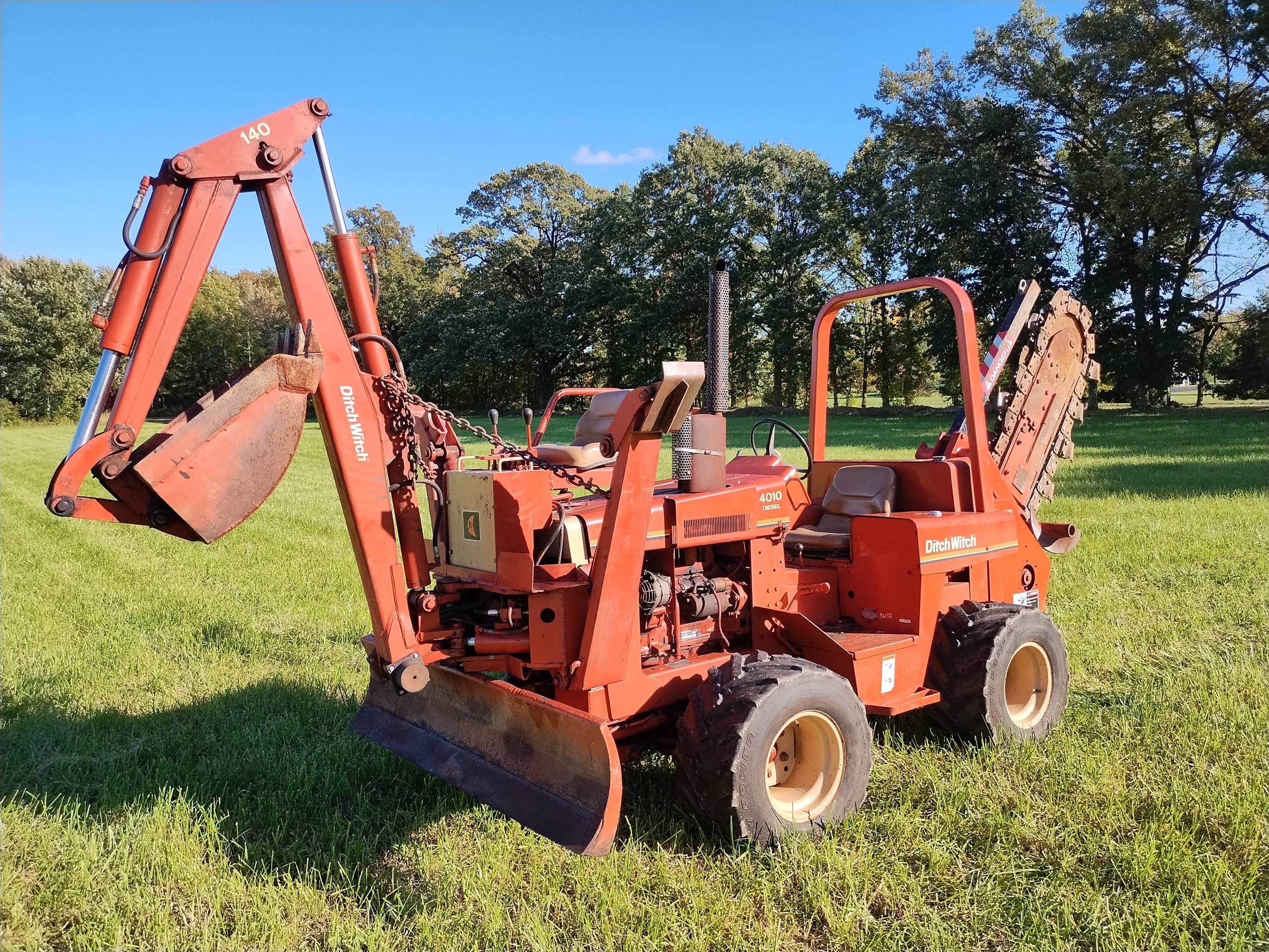 Ditch Witch 4010 Trencher Backhoe - image 6