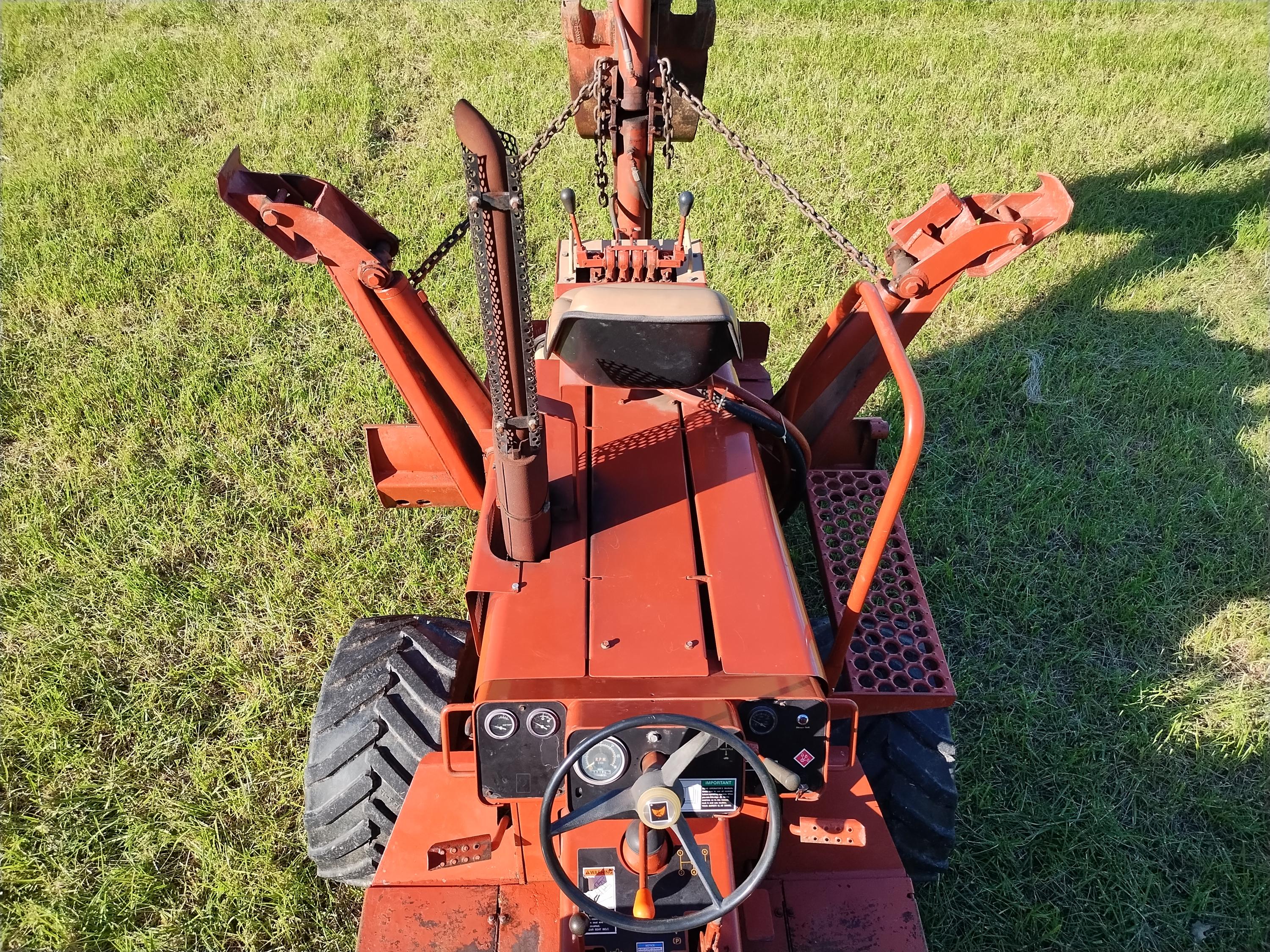Ditch Witch 4010 Trencher Backhoe - image 10