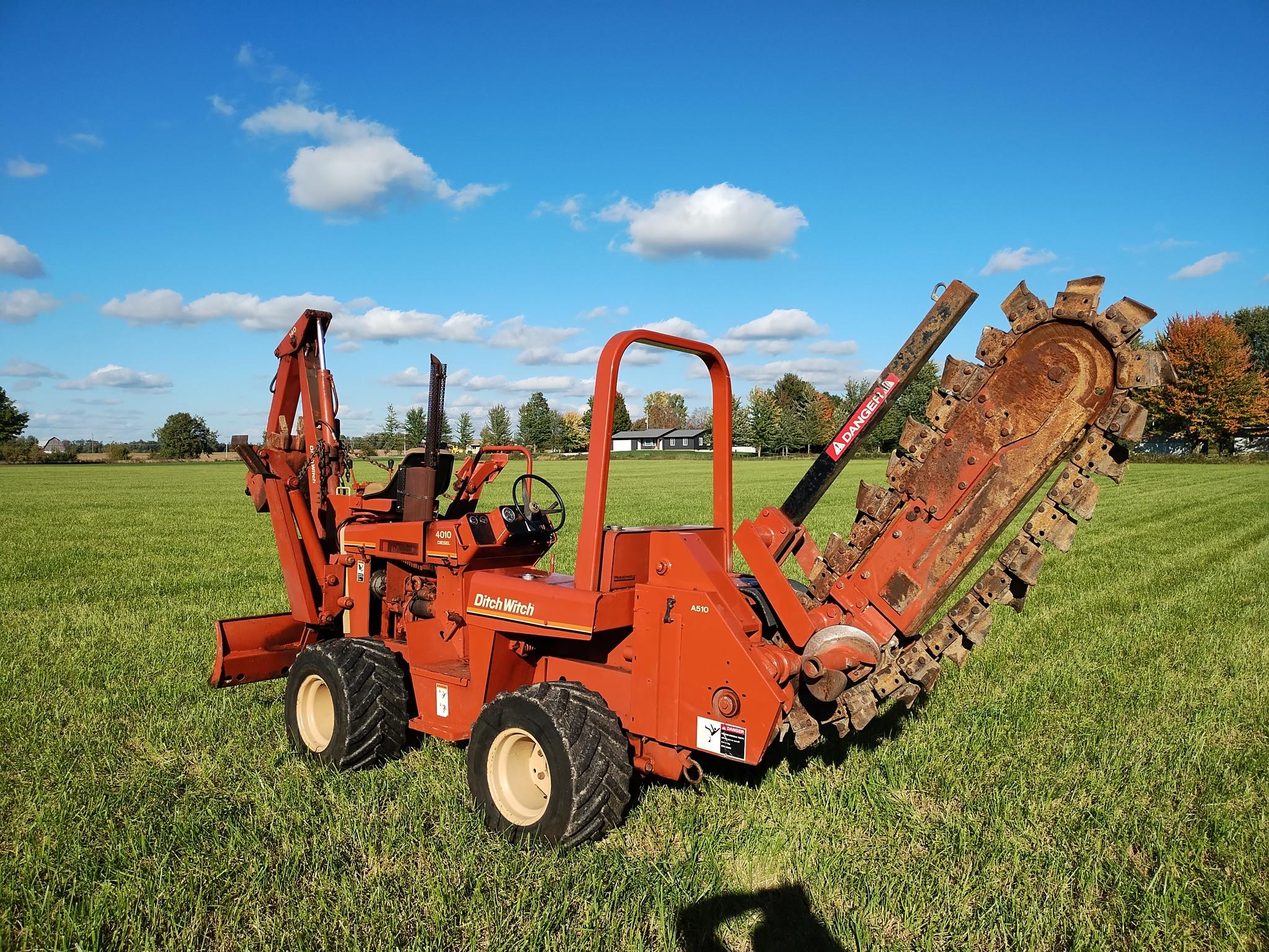 Ditch Witch 4010 Trencher Backhoe - image 4
