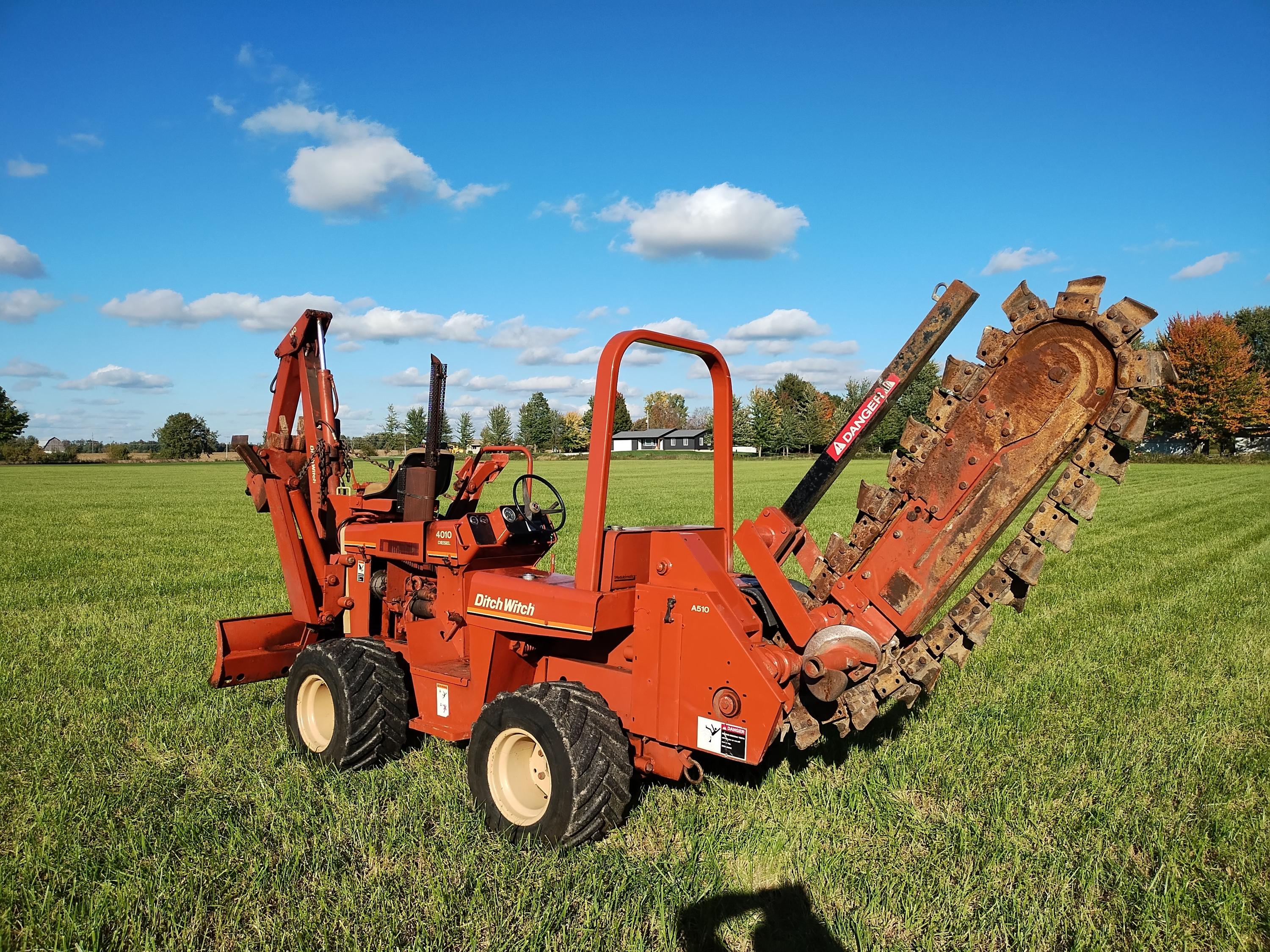 Ditch Witch 4010 Trencher Backhoe - image 4