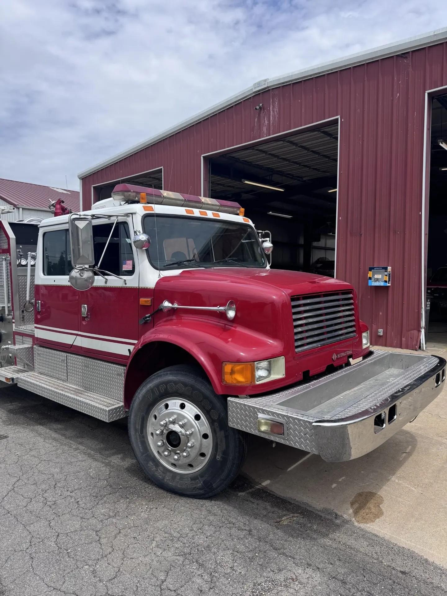 1993 E-One International Pumper - image 2