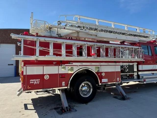 1998 Pierce Freightliner 65' Aerial - image 9