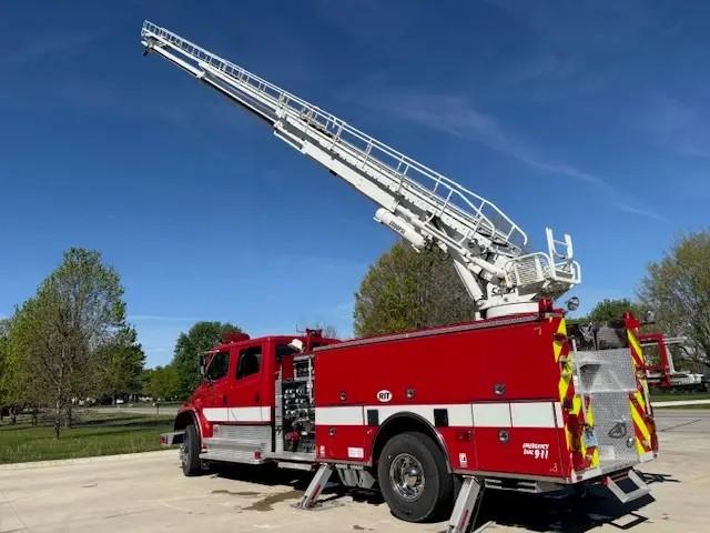 1998 Pierce Freightliner 65' Aerial - image 3