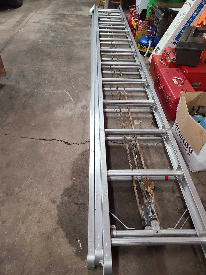 35' Extension Ladder — photo 2