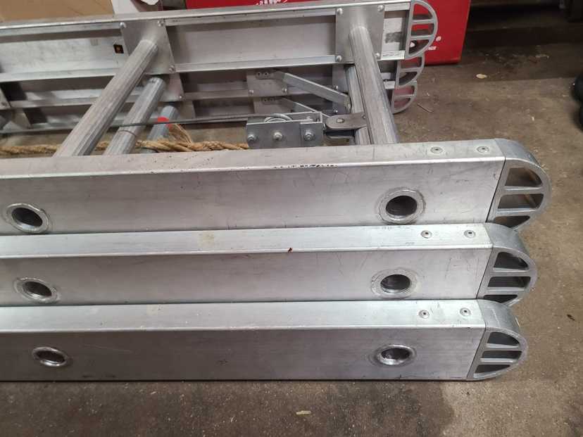 35' Extension Ladder — photo 5