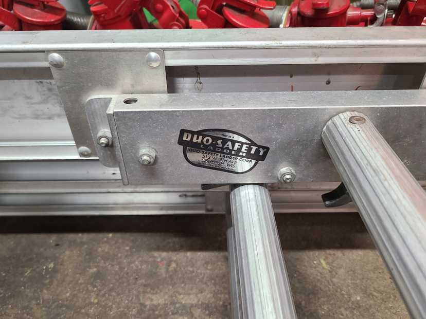 35' Extension Ladder — photo 3