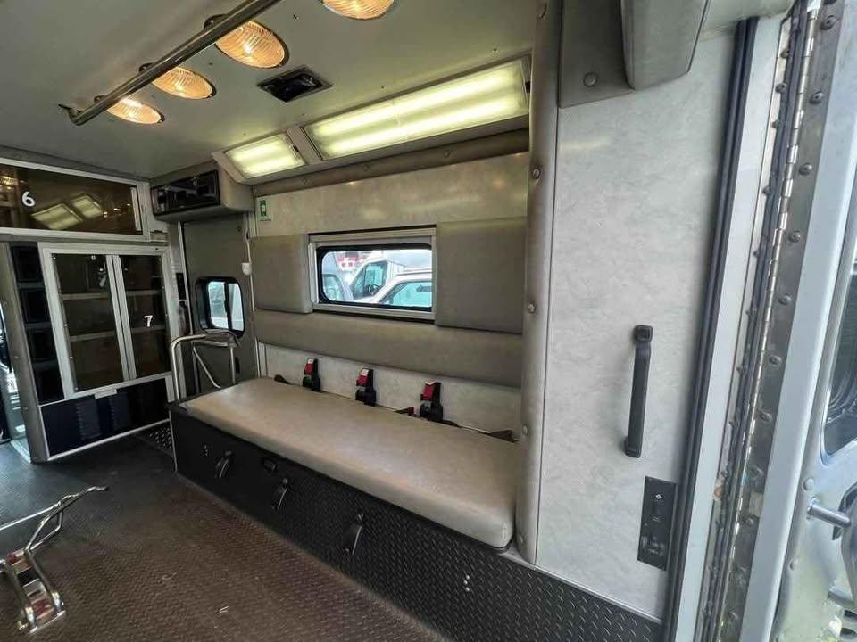 2009 Braun Ford F-450 Bariatric Type III - image 9