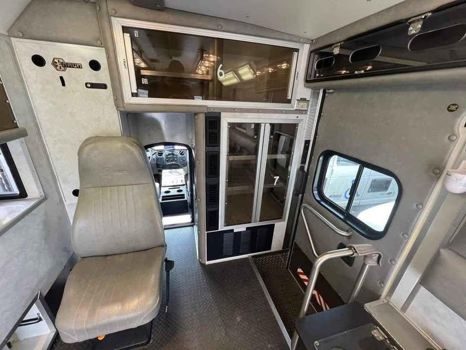 2009 Braun Ford F-450 Bariatric Type III - image 10