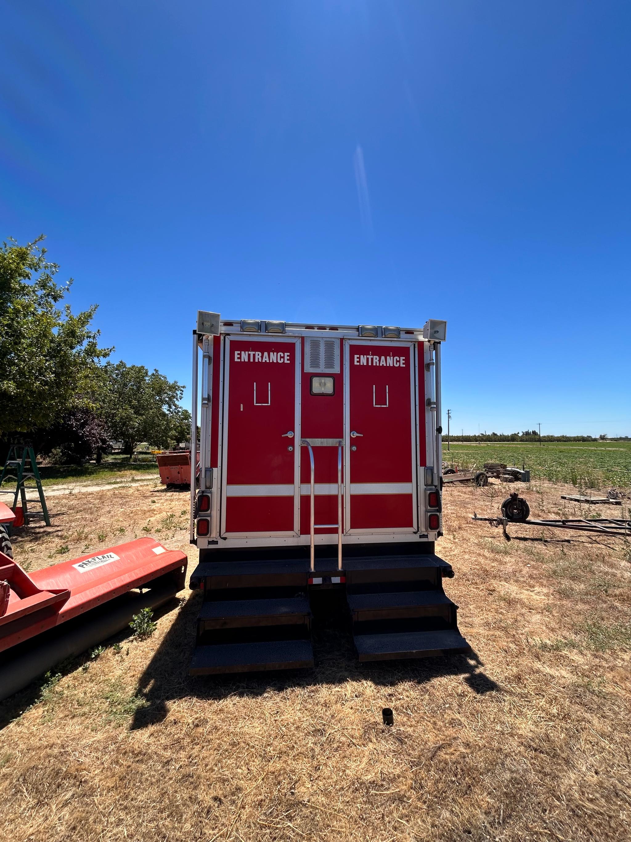 2006 MDX Mobile Office / Decontamination Trailer - image 4