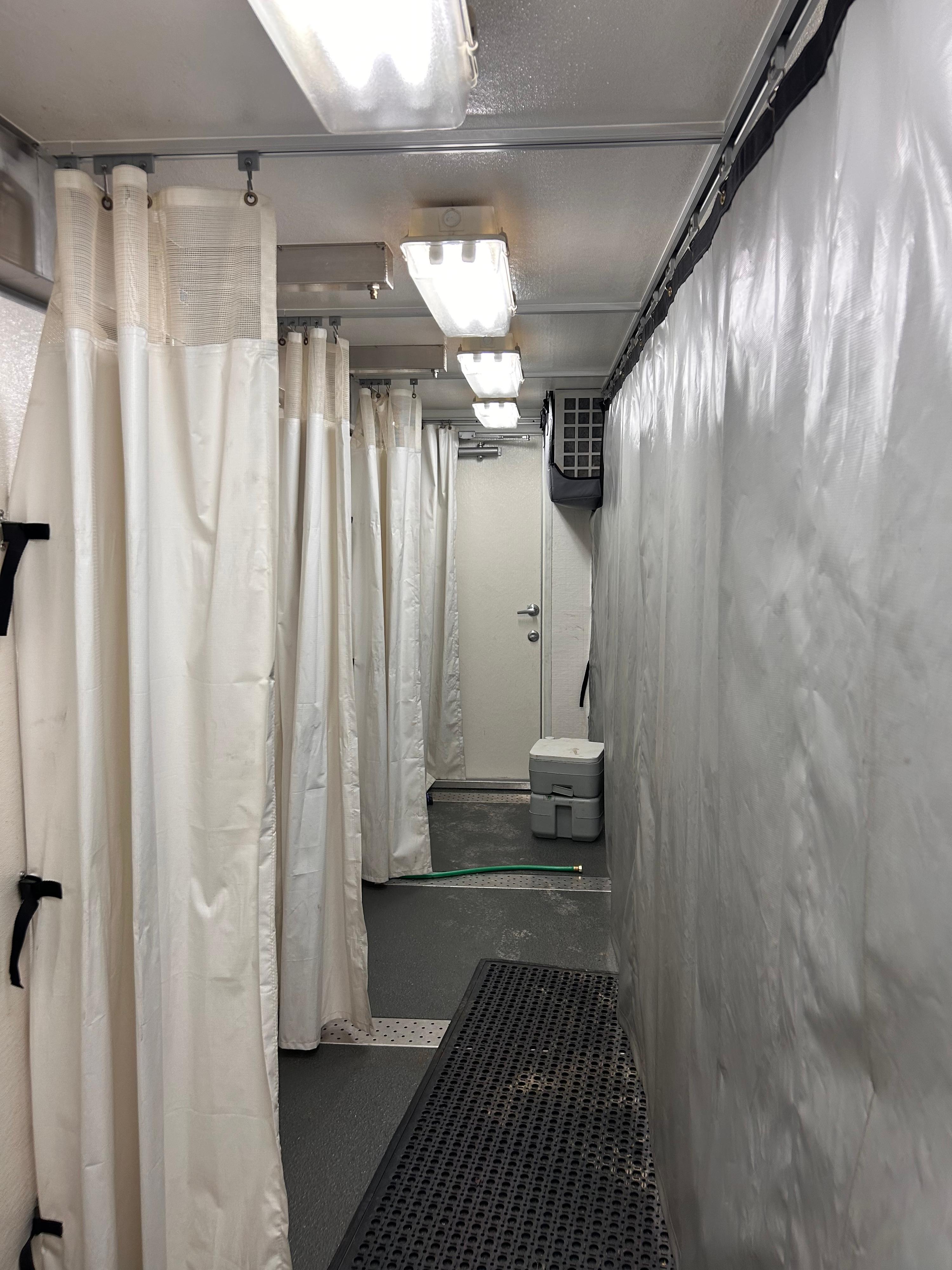 2006 MDX Mobile Office / Decontamination Trailer - image 7